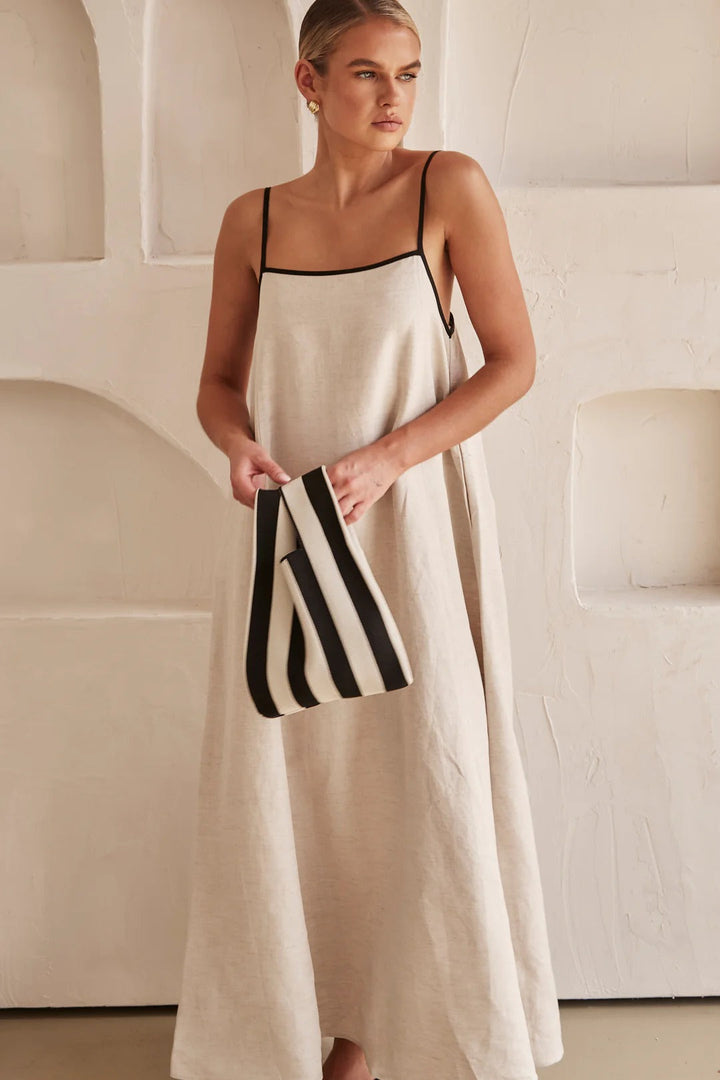 Amber — Robe Mariage Invitee Bretelles Spaghetti Maxi Creme Elegante