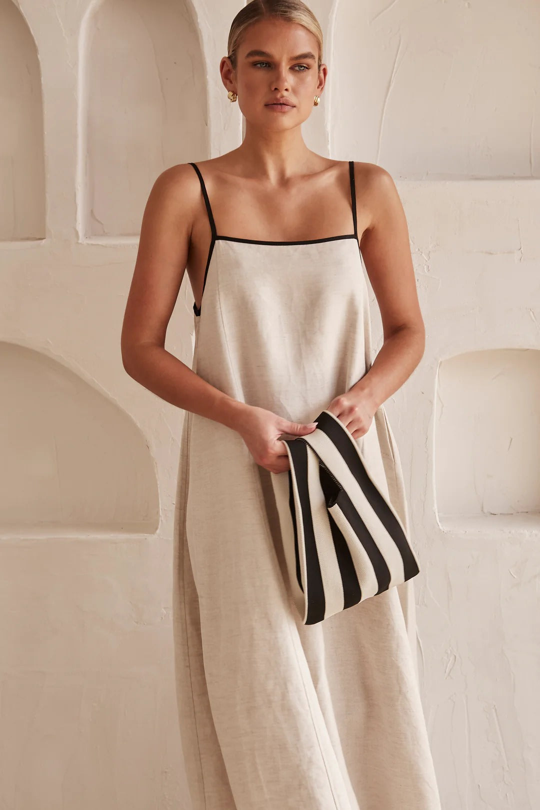 Amber — Robe Mariage Invitee Bretelles Spaghetti Maxi Creme Elegante
