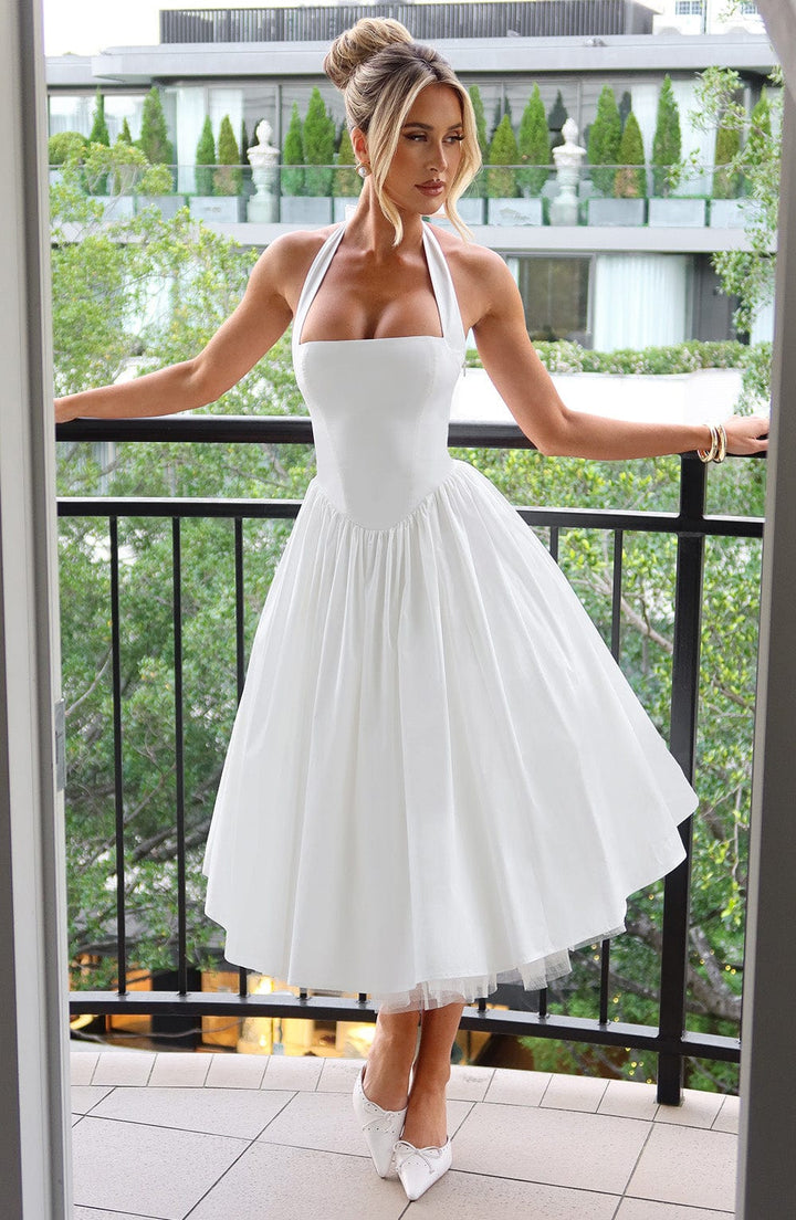 Chloe — Robe Midi Halter Mariage Invitee Blanche Noire Pour Elegance Maximale