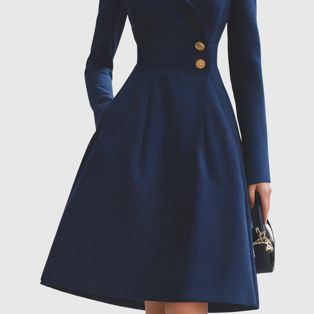 Eleanor — La Robe Manteau Taillée Qui Commande le Respect