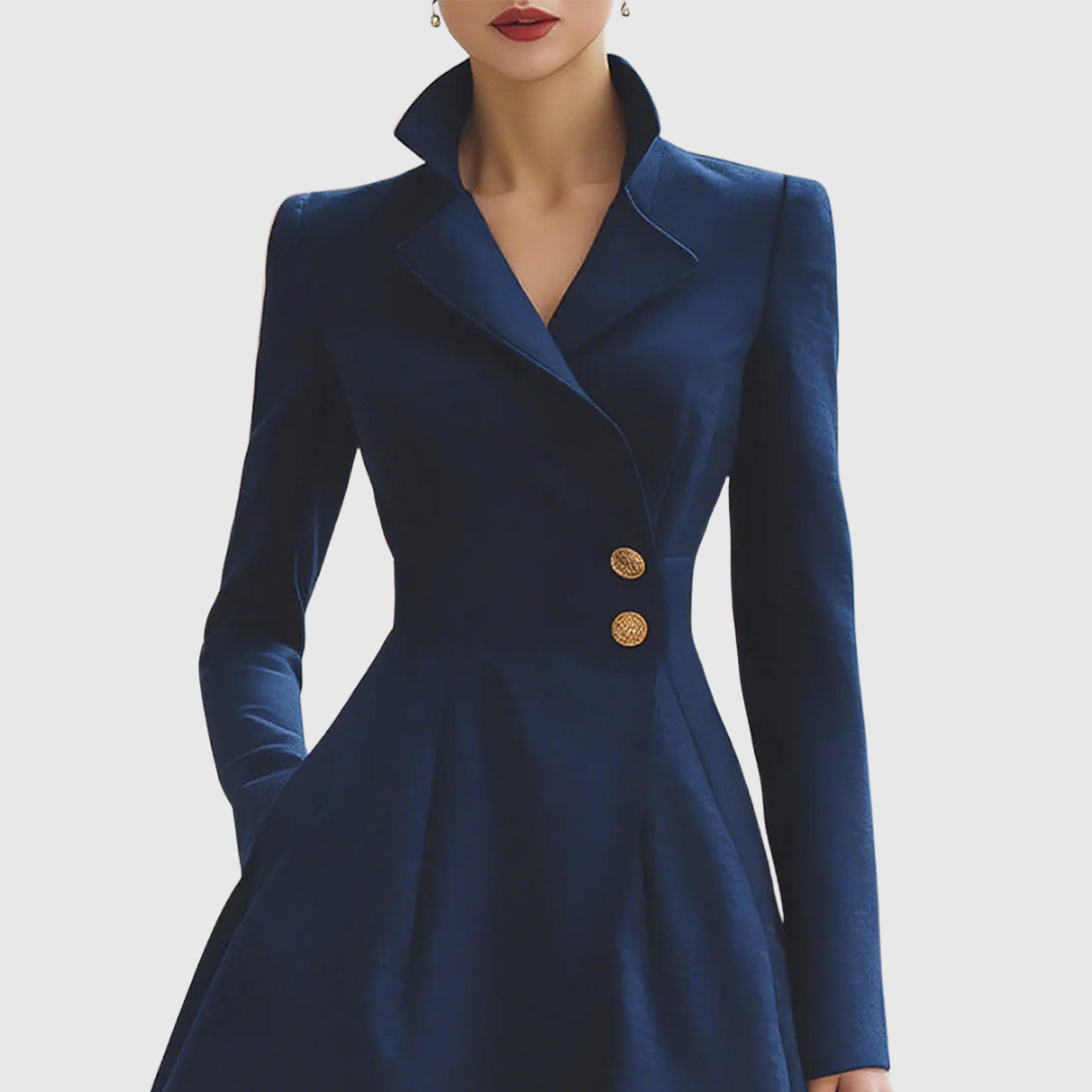 Eleanor — La Robe Manteau Taillée Qui Commande le Respect