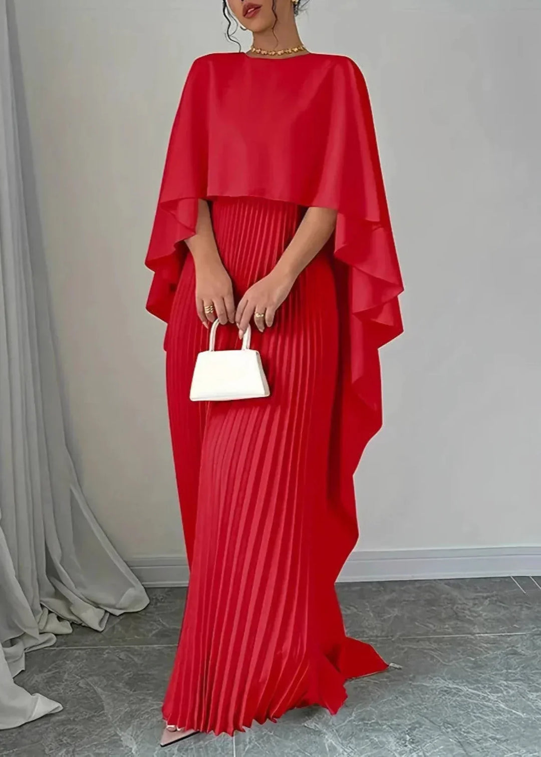 Makayla — Robe Mariage Invitee Cape Plissee Maxi Pour Presence Majestueuse