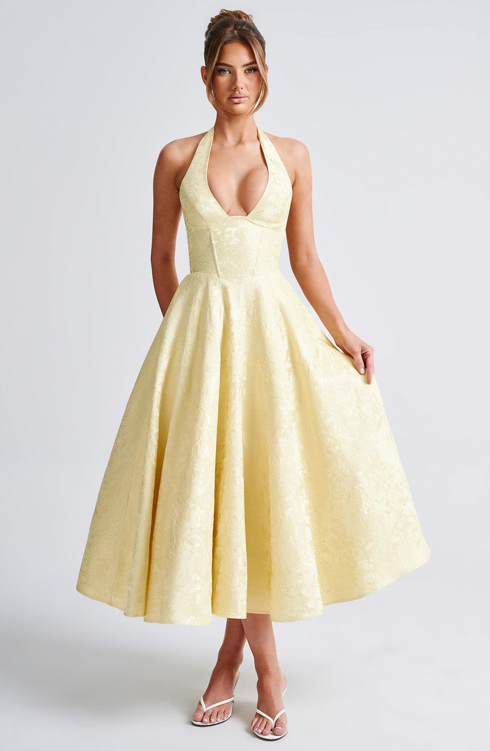 Kimberly — Robe Mariage Invitee Halter Midi Blanche Jaune Rose Elegante