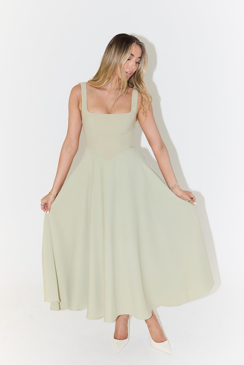 Penelope — Robe Midi Col Carre Ligne-A Sans Manches Verte Noire Blanche