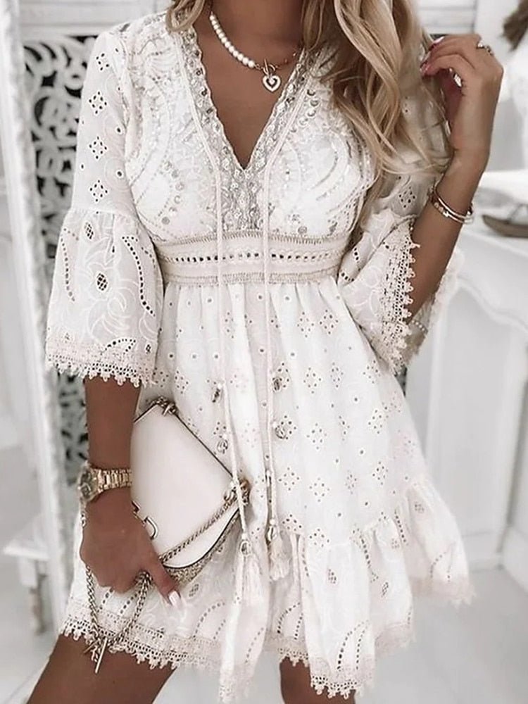 Scarlett — Robe Mini Boho Col V Manches Cloche Dentelle Blanche Beige