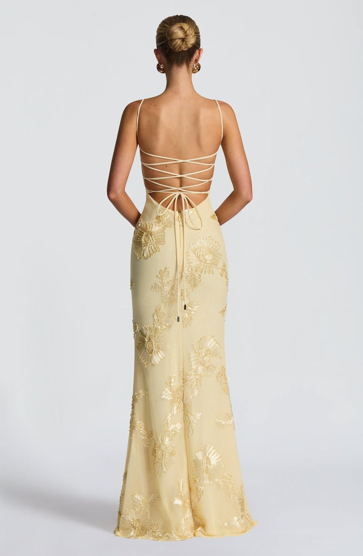 Audrey — Robe Maxi Brodee Florale Mariage Invitee Bleu Ciel Noire Jaune